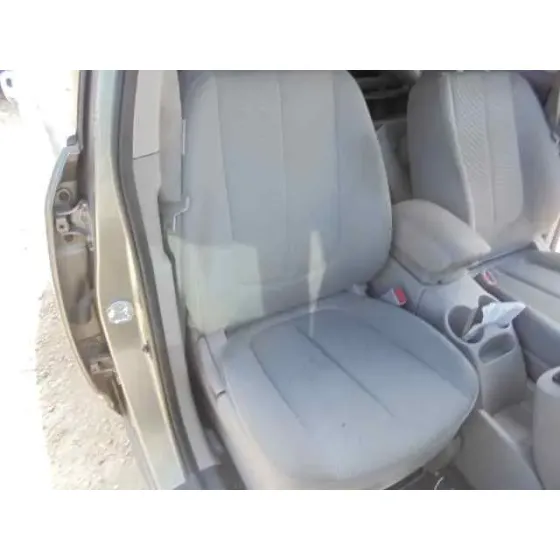 KIA CARENS (UN) '2010 ACTIVE DORADO
