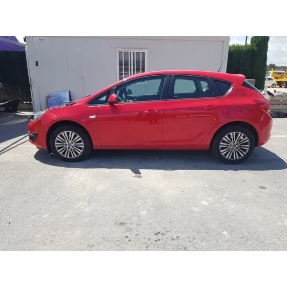 OPEL ASTRA J LIM. '2015 SELECTIVE ROJO