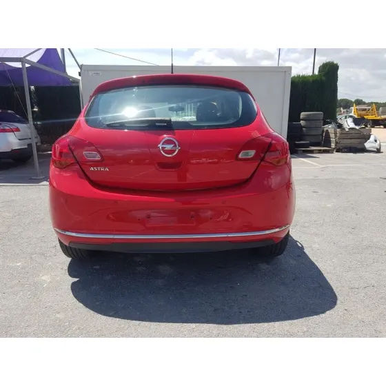 OPEL ASTRA J LIM. '2015 SELECTIVE ROJO