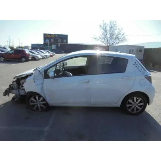 TOYOTA YARIS '2014 HSD ACTIVE BLANCO