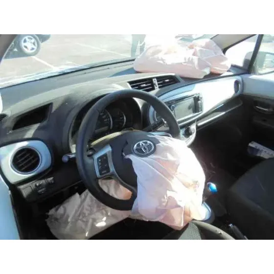 TOYOTA YARIS '2014 HSD ACTIVE BLANCO