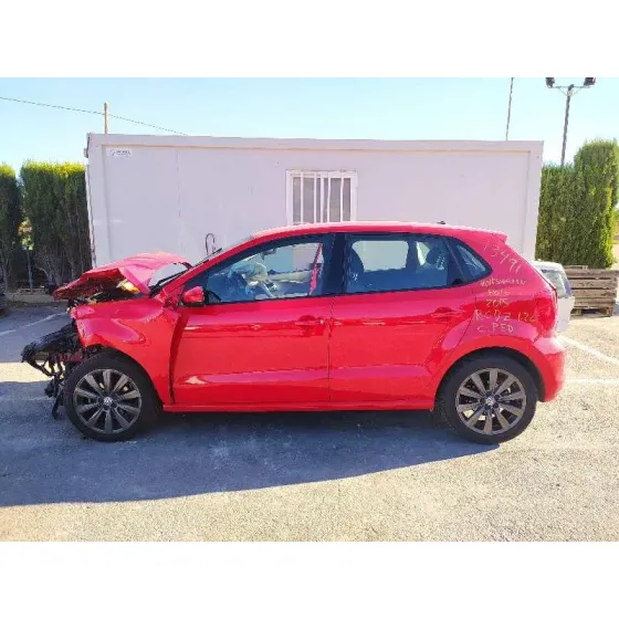 VOLKSWAGEN POLO (6C1) '2015 COMFORTLINE BLUEMOTION ROJO