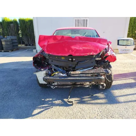 VOLKSWAGEN POLO (6C1) '2015 COMFORTLINE BLUEMOTION ROJO