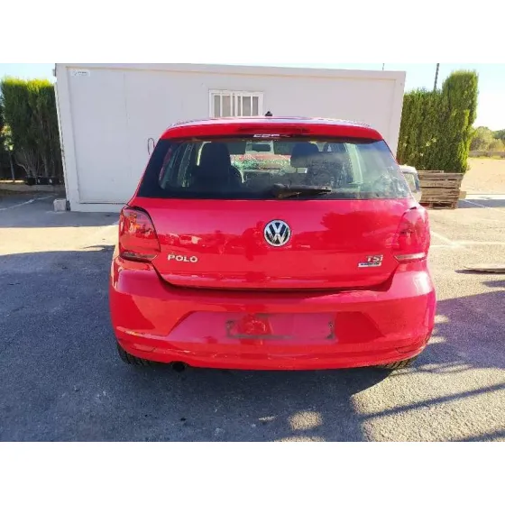 VOLKSWAGEN POLO (6C1) '2015 COMFORTLINE BLUEMOTION ROJO