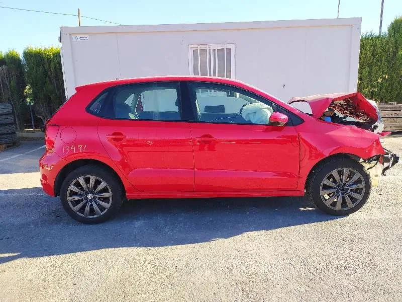 VOLKSWAGEN POLO (6C1) '2015 COMFORTLINE BLUEMOTION ROJO