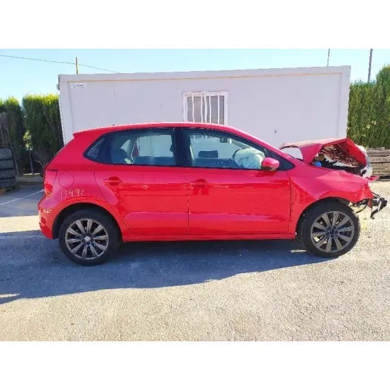 VOLKSWAGEN POLO (6C1) '2015 COMFORTLINE BLUEMOTION ROJO