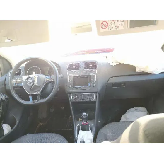 VOLKSWAGEN POLO (6C1) '2015 COMFORTLINE BLUEMOTION ROJO