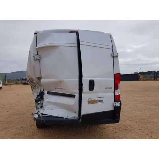 PEUGEOT BOXER COMBI '2023 333 L2H2 ALLURE BLUE-HDI 165 BLANCO