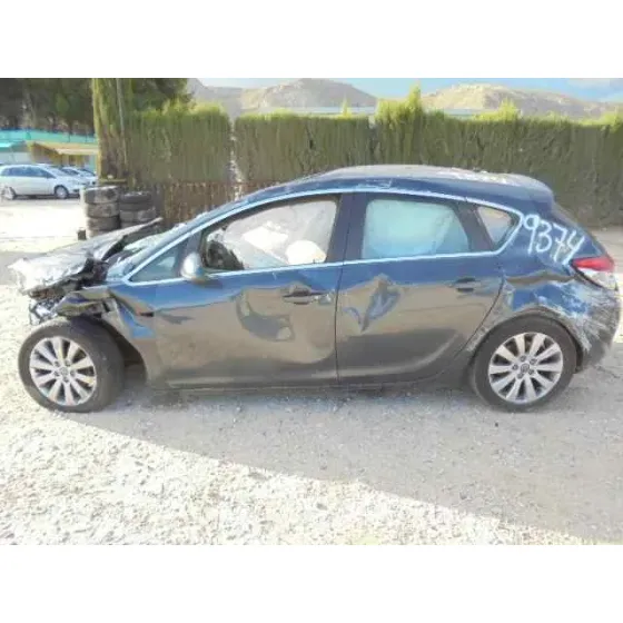 OPEL ASTRA J LIM. '2010 COSMO GRIS OSCURO