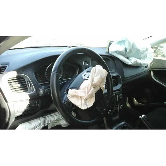 VOLVO V40 CROSS COUNTRY '2015 MOMENTUM NEGRO
