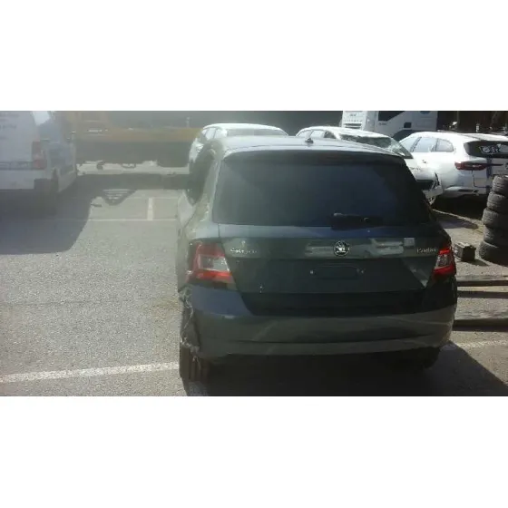 SKODA FABIA '2015 AMBITION GRIS