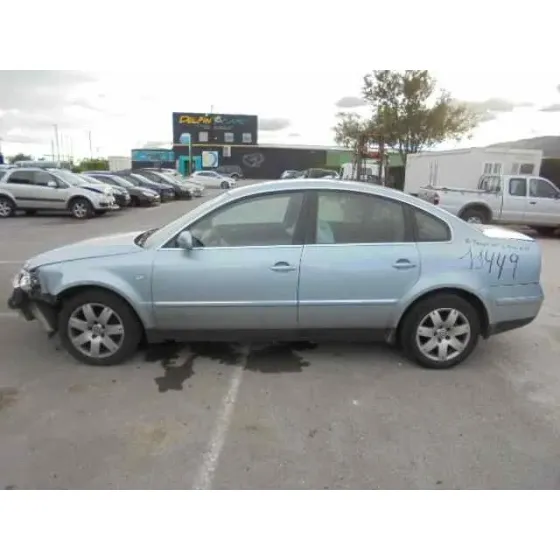VOLKSWAGEN PASSAT BERLINA (3B3) '2003 HIGHLINE GRIS