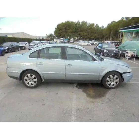 VOLKSWAGEN PASSAT BERLINA (3B3) '2003 HIGHLINE GRIS