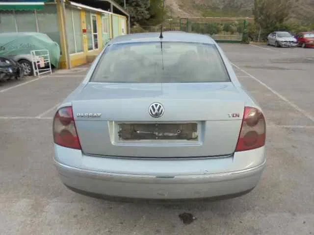 VOLKSWAGEN PASSAT BERLINA (3B3) '2003 HIGHLINE GRIS