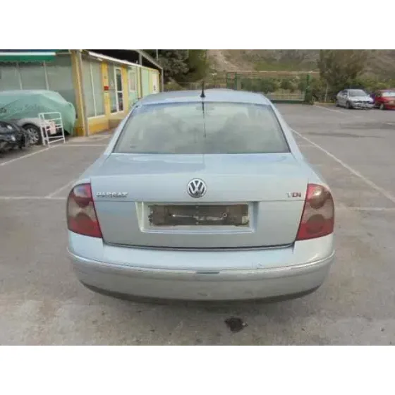 VOLKSWAGEN PASSAT BERLINA (3B3) '2003 HIGHLINE GRIS