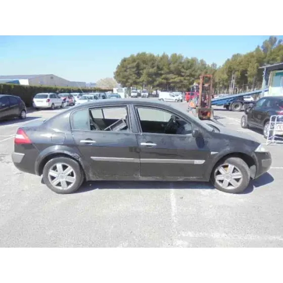 RENAULT MEGANE II CLASSIC BERLINA '2005 CONFORT DYNAMIQUE NEGRO