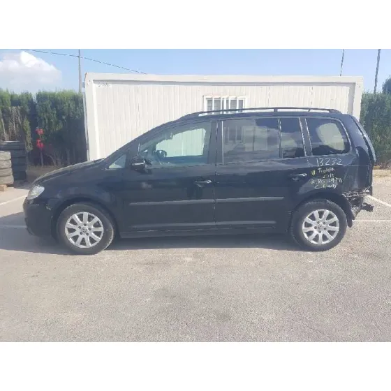 VOLKSWAGEN TOURAN (1T2) '2010 TRAVELLER BLUEMOTION NEGRO