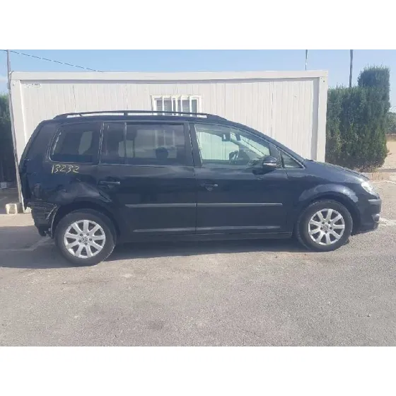 VOLKSWAGEN TOURAN (1T2) '2010 TRAVELLER BLUEMOTION NEGRO