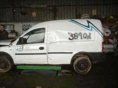 OPEL COMBO (CORSA C) OPEL COMBO (CORSA C) '2002 1.3 16V CDTI BLANCO 2001