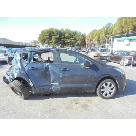 PEUGEOT 3008 '2015 ACCESS GRIS OSCURO