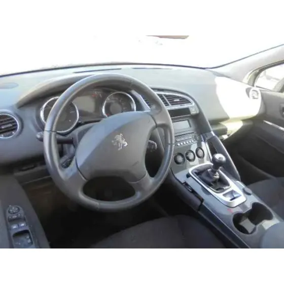 PEUGEOT 3008 '2015 ACCESS GRIS OSCURO