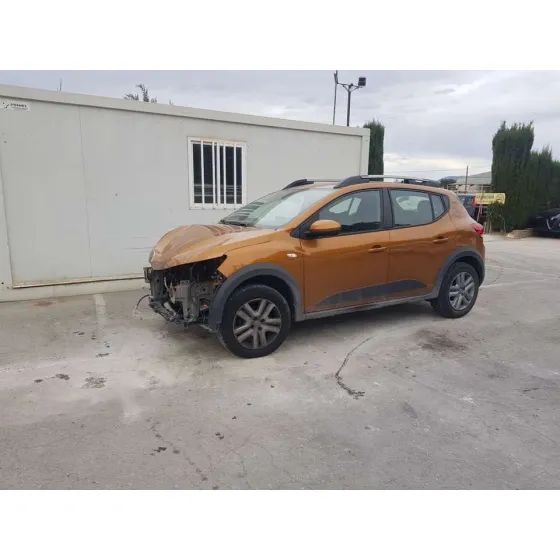 DACIA SANDERO '2022 STEPWAY DORADO OSCURO