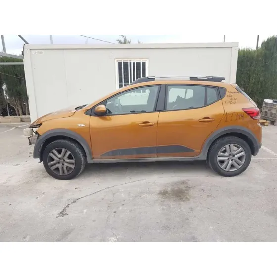 DACIA SANDERO '2022 STEPWAY DORADO OSCURO