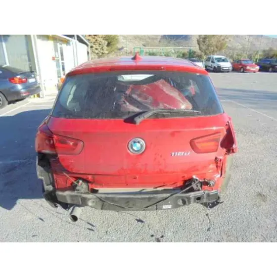 BMW SERIE 1 LIM. 5-TRG. (F20) '2015 118D ROJO