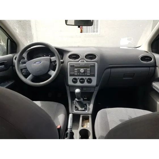 FORD FOCUS BERLINA (CAP) '2005 AMBIENTE (D) GRIS