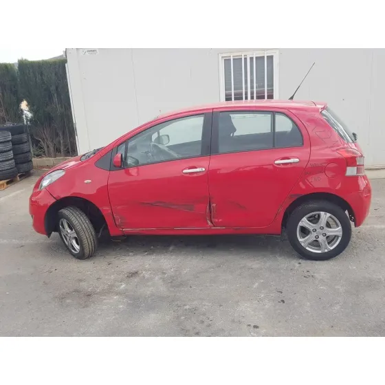 TOYOTA YARIS '2010 ACTIVE ROJO