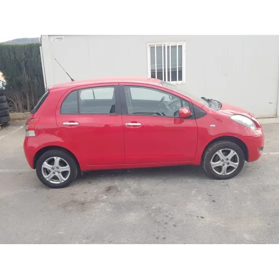TOYOTA YARIS '2010 ACTIVE ROJO