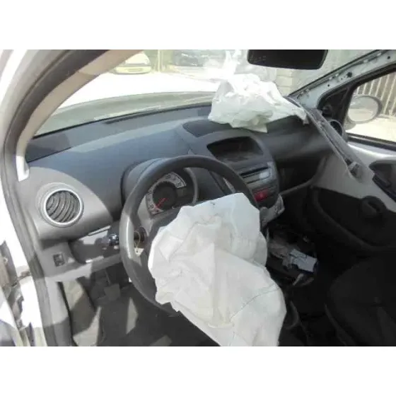 TOYOTA AYGO (KGB/WNB) '2010 LIVE BLANCO