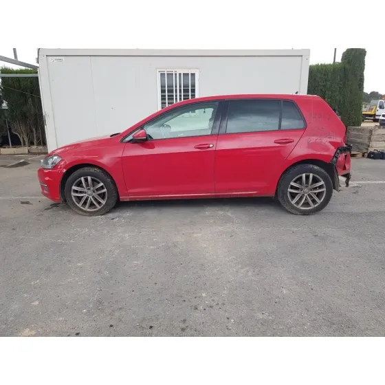 VOLKSWAGEN GOLF VII SPORTSVAN '2017 ADVANCE BLUEMOTION TECH ROJO