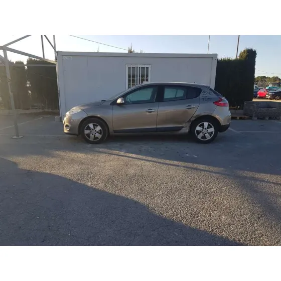 RENAULT MEGANE III BERLINA 5 P '2009 DYNAMIQUE DORADO