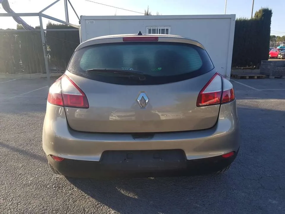 RENAULT MEGANE III BERLINA 5 P '2009 DYNAMIQUE DORADO