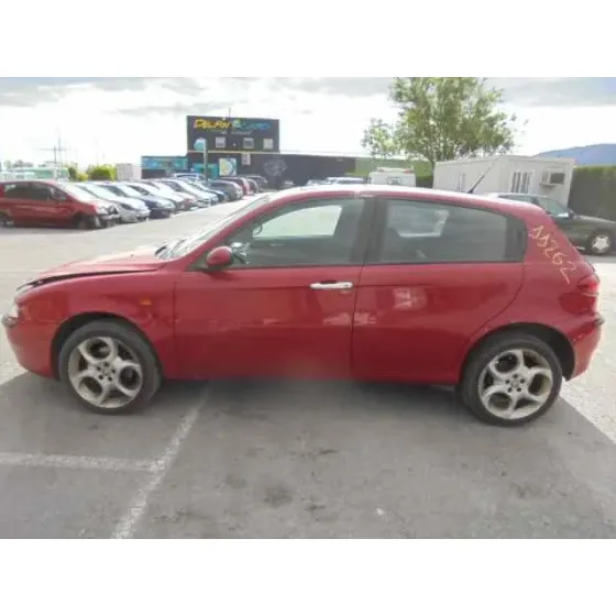 ALFA ROMEO 147 (190) '2002 2.0 T.SPARK DISTINCTIVE ROJO