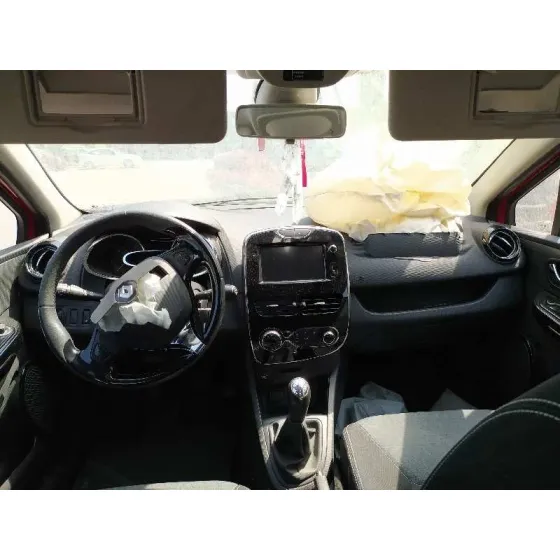 RENAULT CLIO IV '2013 LIMITED ROJO