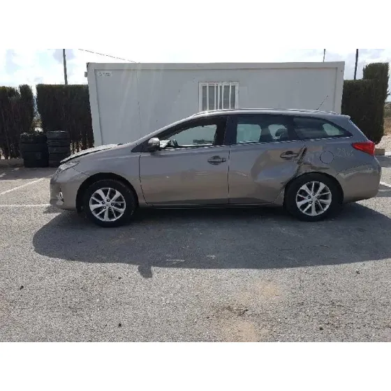 TOYOTA AURIS TOURING SPORTS (E18) '2014 LIVE GRIS