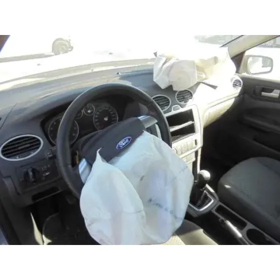 FORD FOCUS BERLINA (CAP) '2005 AMBIENTE (D) GRIS AZULADO