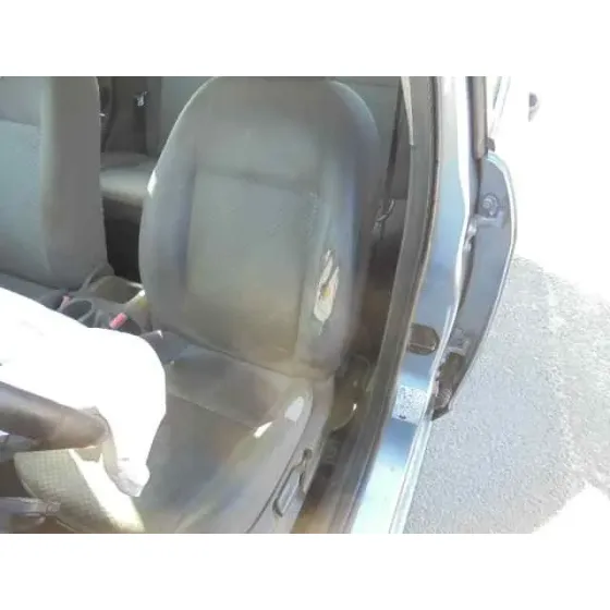 FORD FOCUS BERLINA (CAP) '2005 AMBIENTE (D) GRIS AZULADO