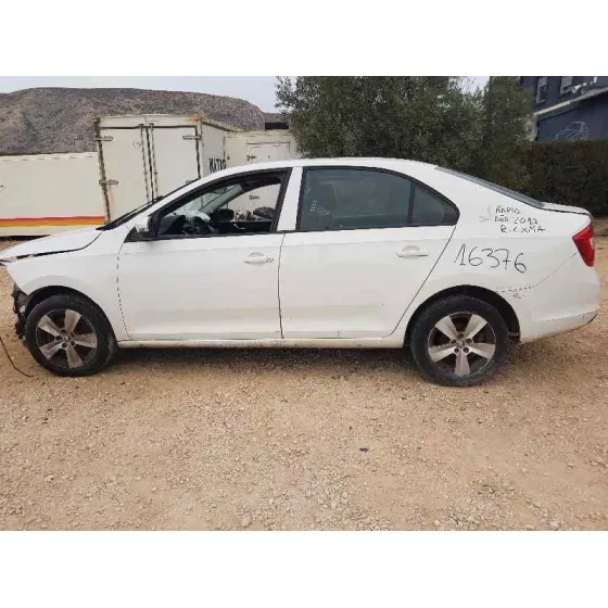SKODA RAPID '2017 AMBITION BLANCO