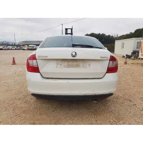 SKODA RAPID '2017 AMBITION BLANCO
