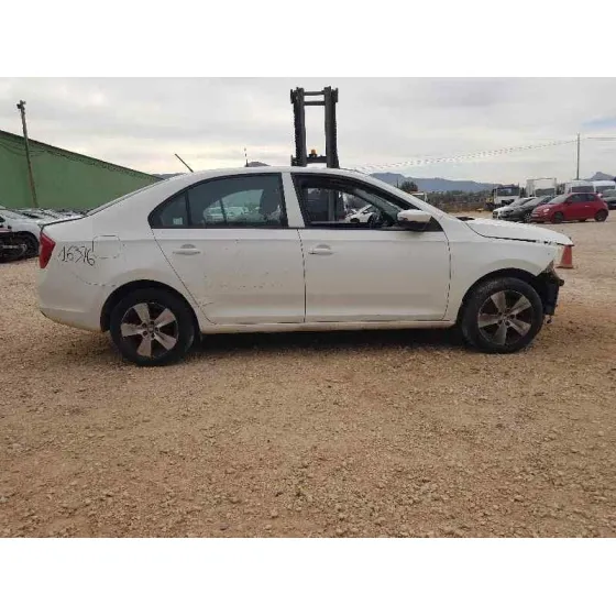 SKODA RAPID '2017 AMBITION BLANCO