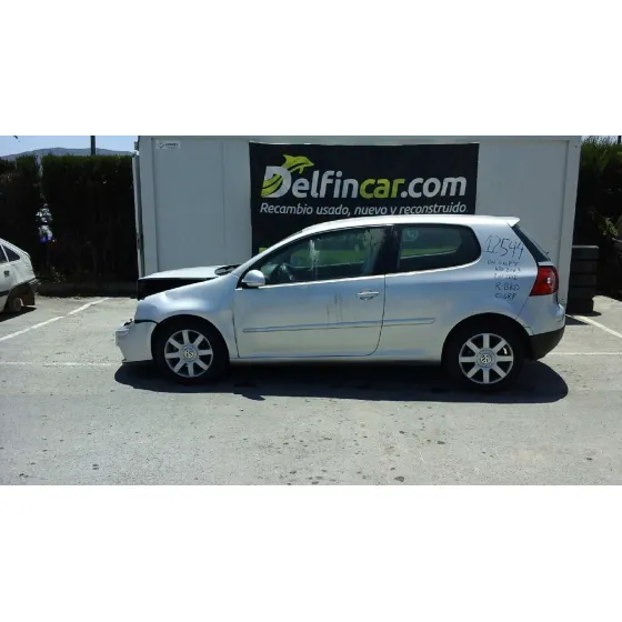 VOLKSWAGEN GOLF V BERLINA (1K1) '2004 TRENDLINE GRIS PLATA