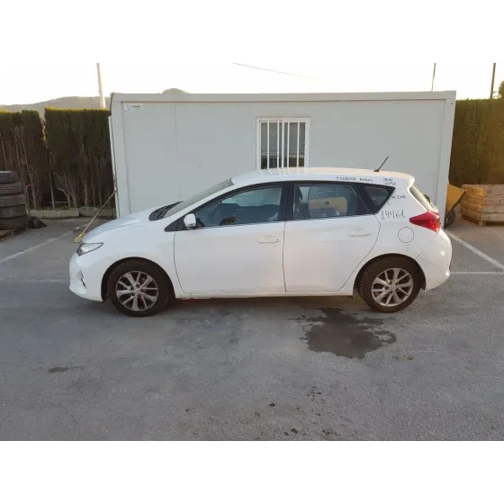 TOYOTA AURIS '2015 ACTIVE BLANCO