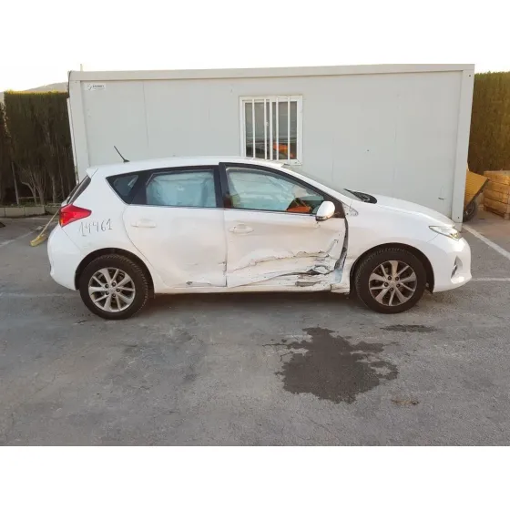 TOYOTA AURIS '2015 ACTIVE BLANCO