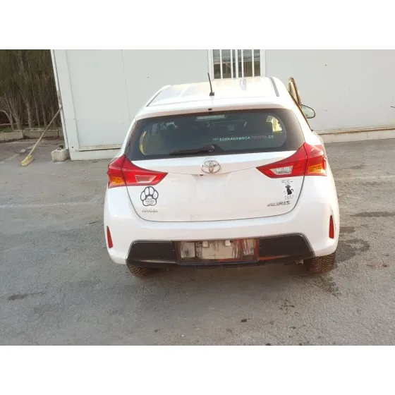 TOYOTA AURIS '2015 ACTIVE BLANCO