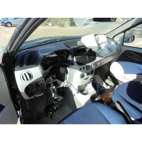 FIAT PUNTO BERLINA (188) '2005 1.2 8V ACTIVE GRIS OSCURO