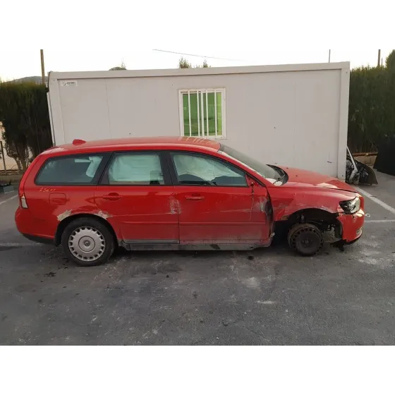 VOLVO V50 FAMILIAR '2009 2.0 KINETIC ROJO