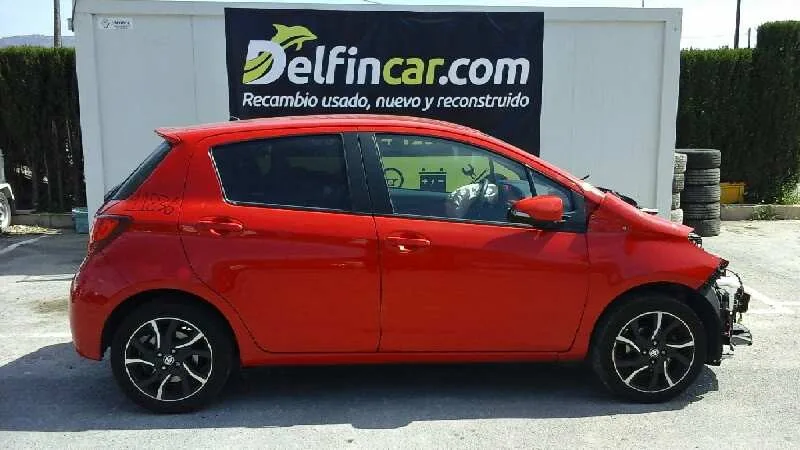 TOYOTA YARIS '2015 ACTIVE ROJO